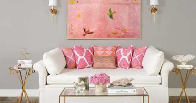 1-ruang-tamu-sofa-putih-aksen-pink