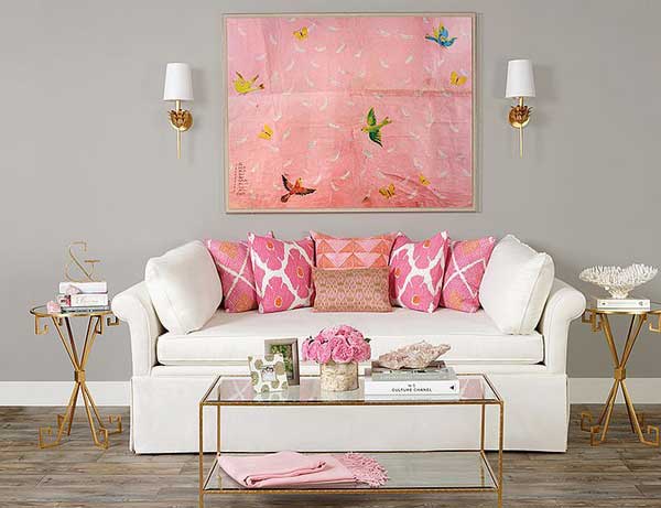 1-ruang-tamu-sofa-putih-aksen-pink